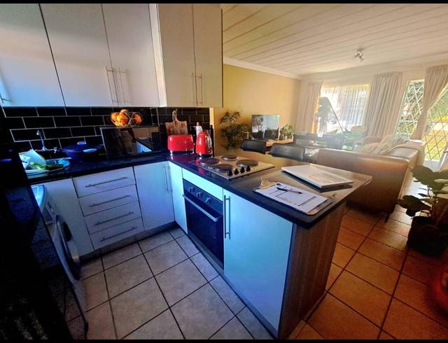 2 BEDROOM APARTMENT FOR SALE IN DIE HOEWES